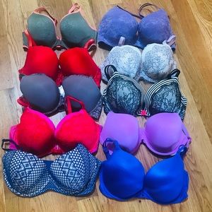 10 Victoria Secret bras